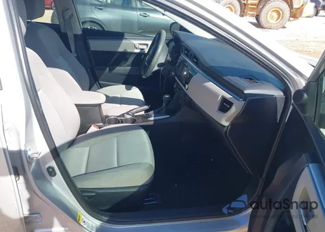 2015 Toyota Corolla Le z USA, uszkodzony, nr VIN 5YFBURHEXFP233688